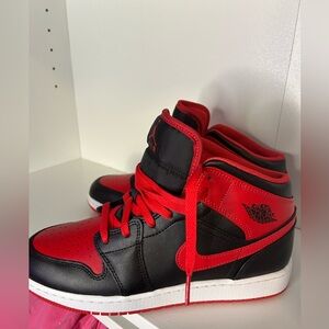 Jordan 1 Mid "Black/Fire Red/White" Grade School Boys' Shoe Size 7